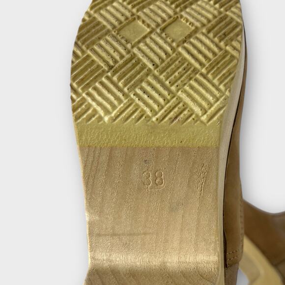 No. 6 5" Pull on Shearling Clog Boot on Mid Heel in Natural and Khaki Size 38 - Picture 10 of 16